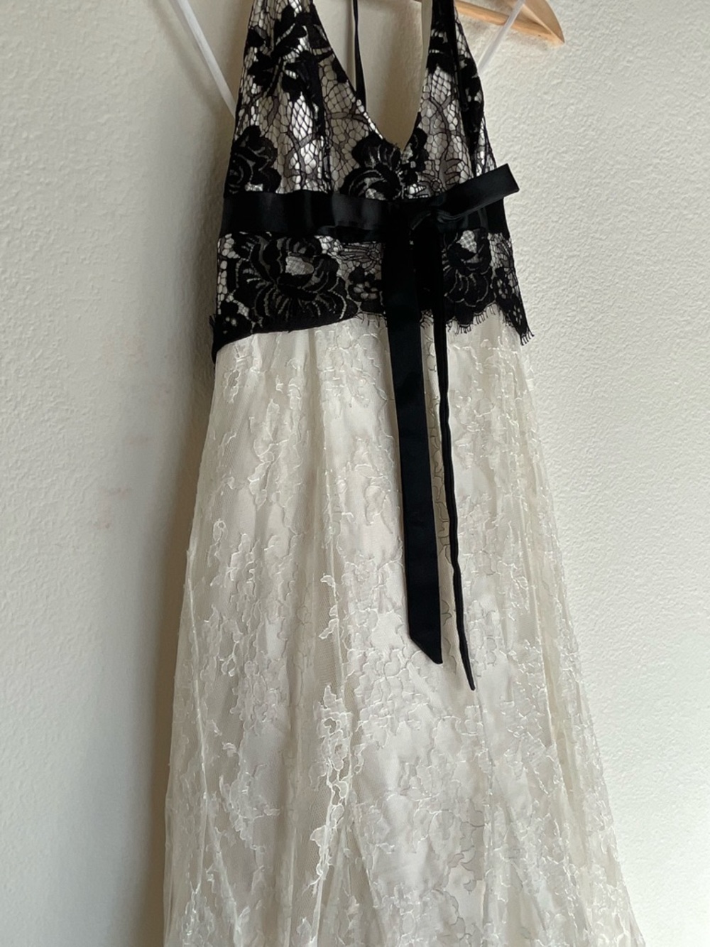 Jessica McClintock Black white Lace Halter Formal Dress